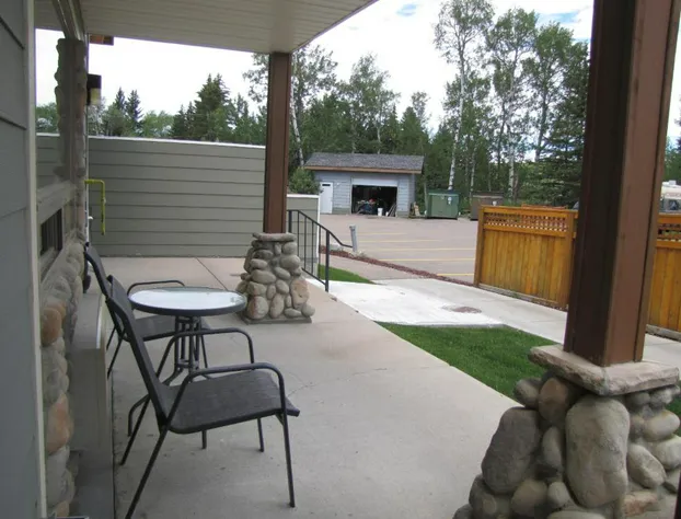 Elkwater Lake Lodge hotel detail image 4