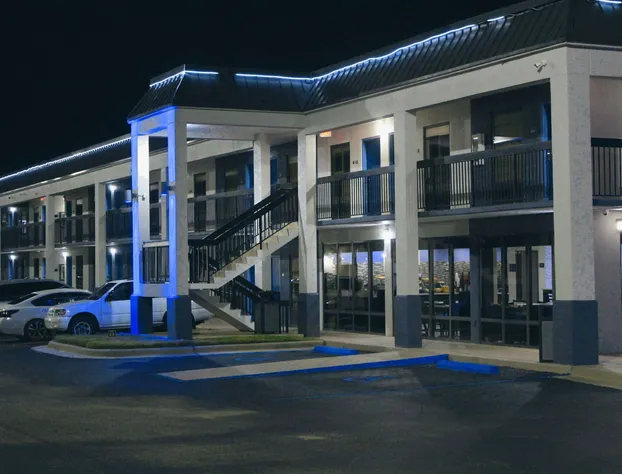 Days Inn by Wyndham Marianna hotel detail image 1