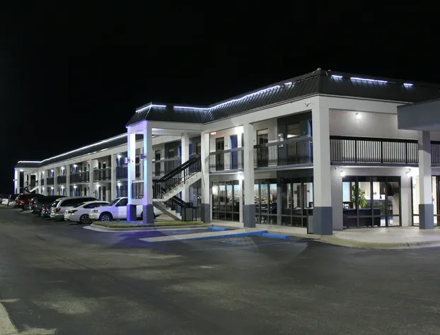 Days Inn by Wyndham Marianna hotel detail image 1