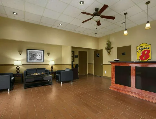 Super 8 by Wyndham Tupelo Airport hotel detail image 3