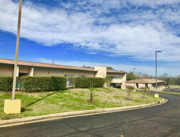 Super 8 by Wyndham Tupelo Airport hotel detail image 2