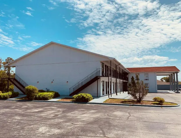 Econo Lodge Crystal Coast hotel detail image 4