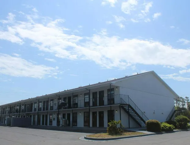 Econo Lodge Crystal Coast hotel detail image 3