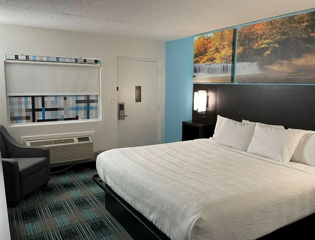 Days Inn by Wyndham Calhoun GA I-75 and US-41 hotel detail image 4