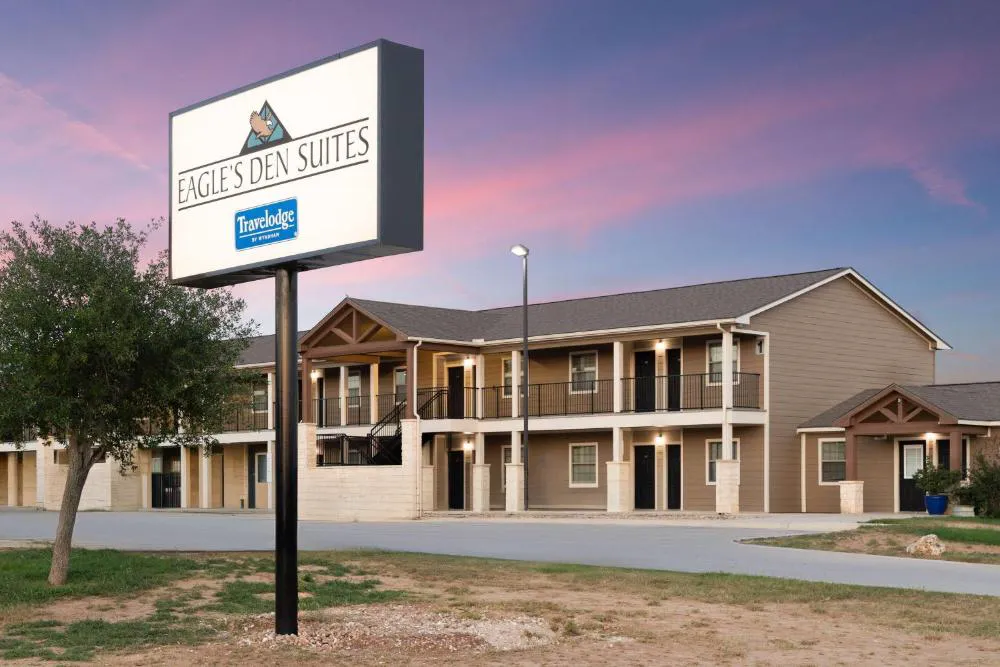 Eagle's Den Suites Carrizo Springs a Travelodge by Wyndham hotel hero