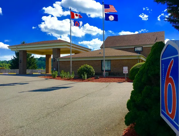 Motel 6 Hillsville, VA hotel detail image 2