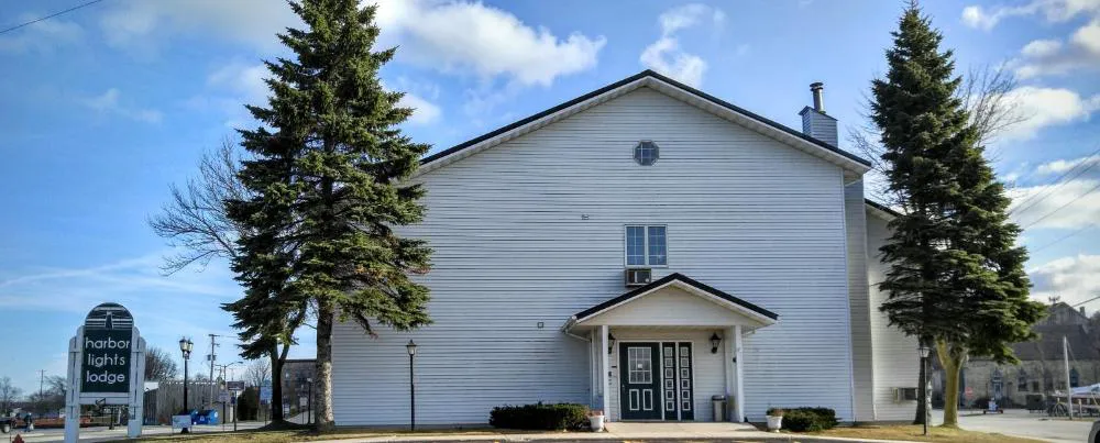 Harbor Lights Lodge hotel hero