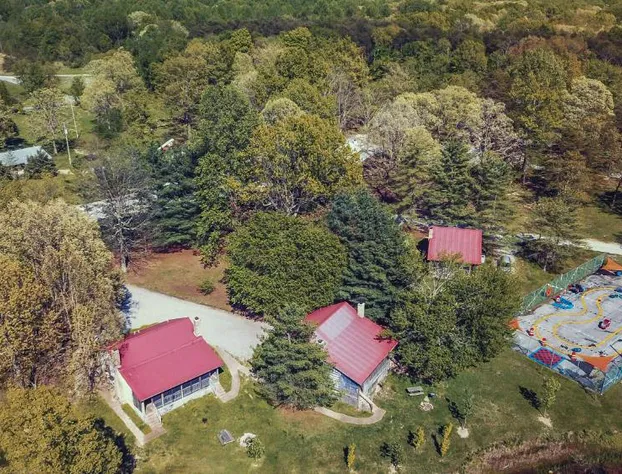 The Smokehouse Lodge and Cabins hotel detail image 3