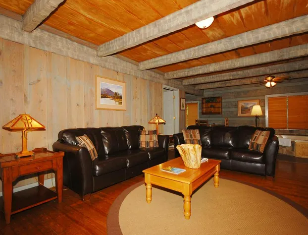 The Smokehouse Lodge and Cabins hotel detail image 4