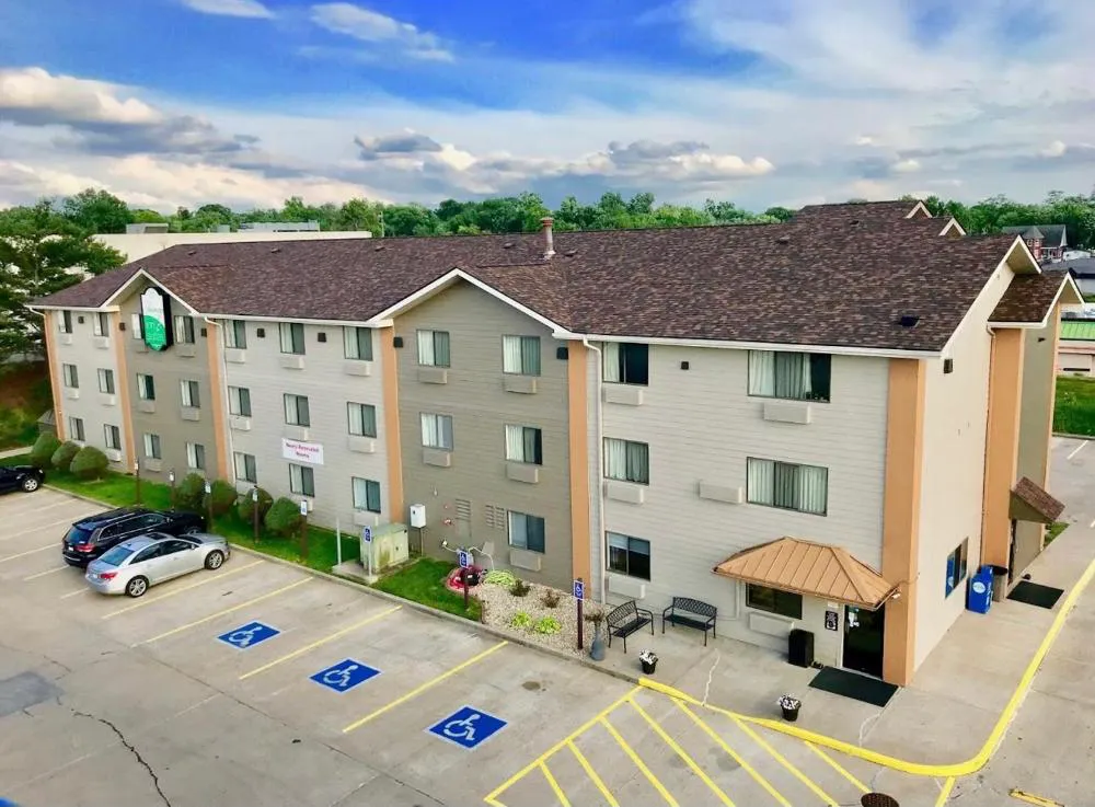 Quincy Inn and Suites hotel hero