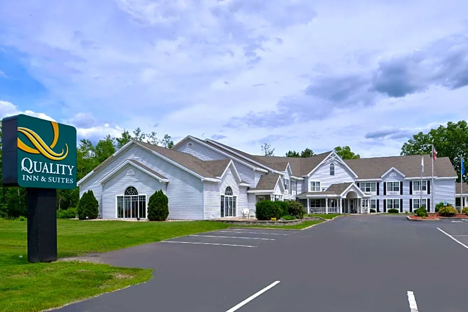 Quality Inn & Suites hotel hero