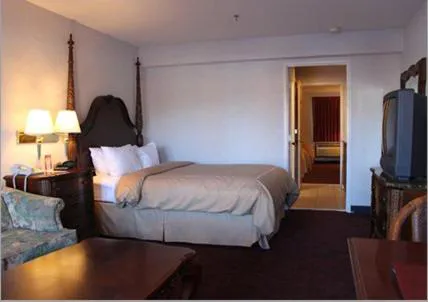 Crown Choice Inn & Suites Lakeview & Waterpark hotel detail image 3