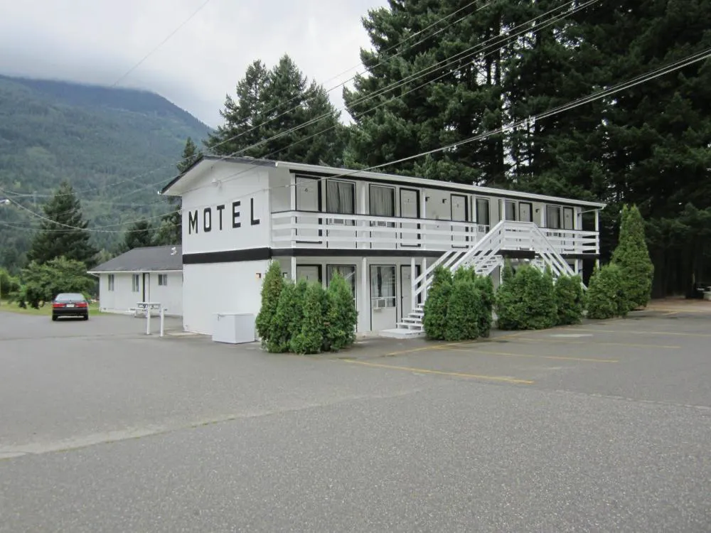 The Mighty Fraser Motel hotel hero