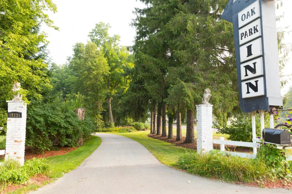 Oak Park Inn hotel hero