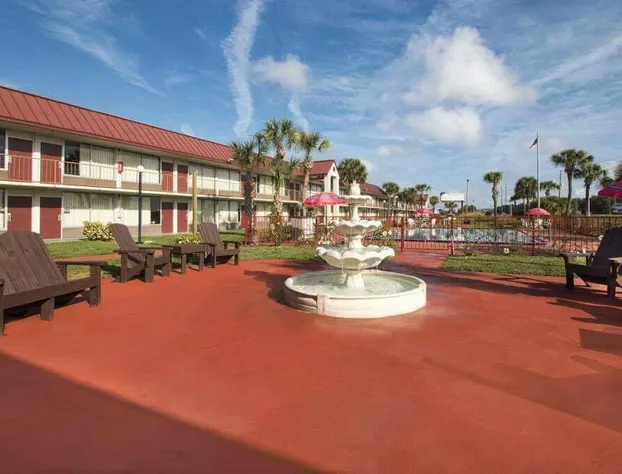 OYO Hotel Dundee By Crystal Lake hotel detail image 3