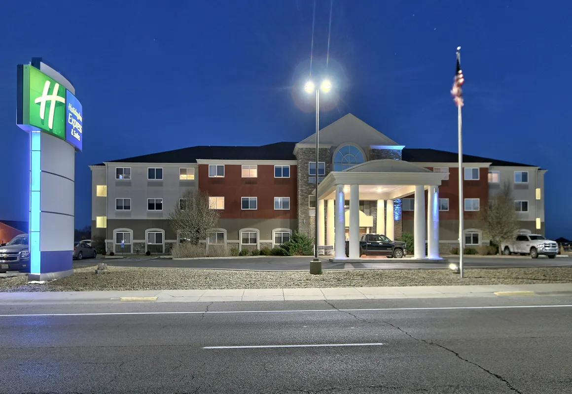 Holiday Express & Suites Portales by IHG hotel hero