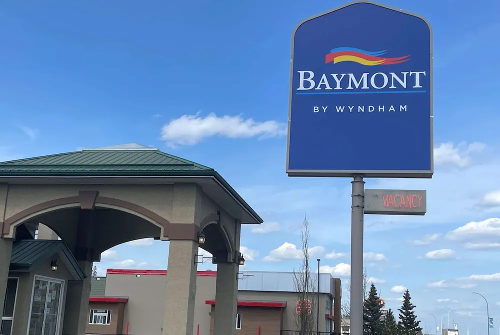 Baymont by Wyndham Hinton hotel hero