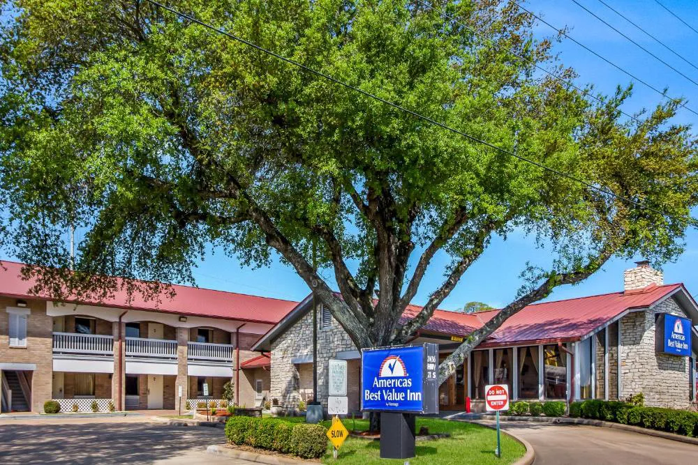 Americas Best Value Inn Columbus, TX hotel hero