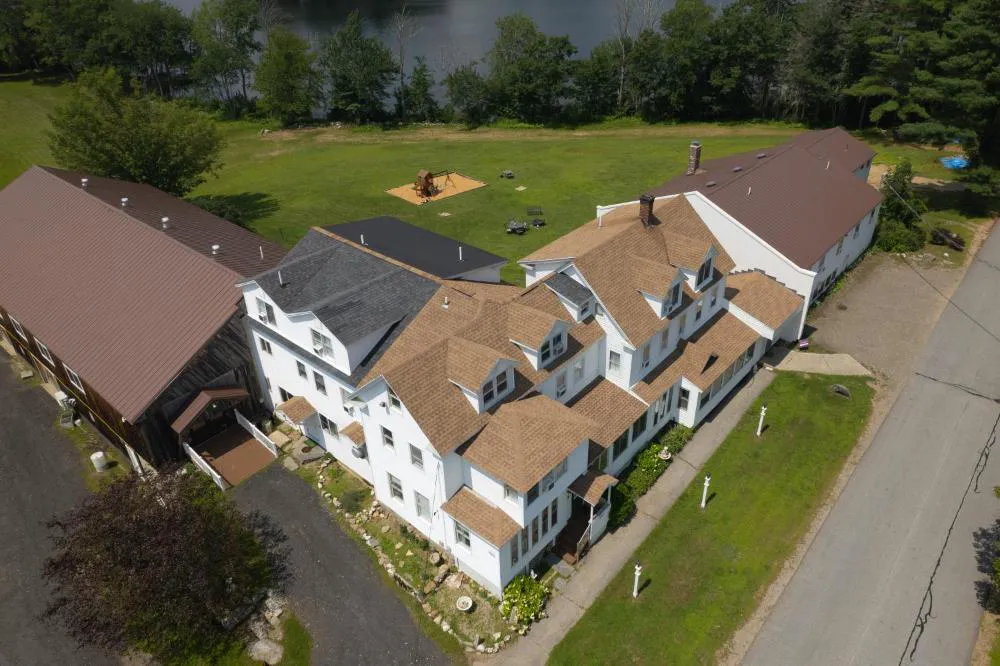 Lake Shore Farm Inn hotel hero