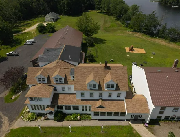 Lake Shore Farm Inn hotel detail image 1