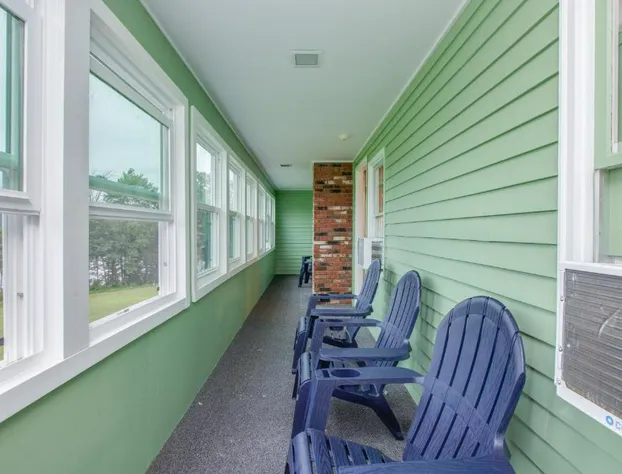 Lake Shore Farm Inn hotel detail image 4