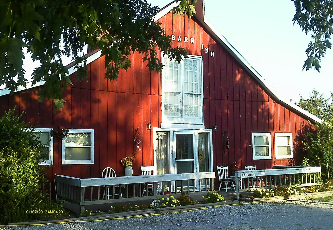 Kennedys Red Barn Inn hotel hero