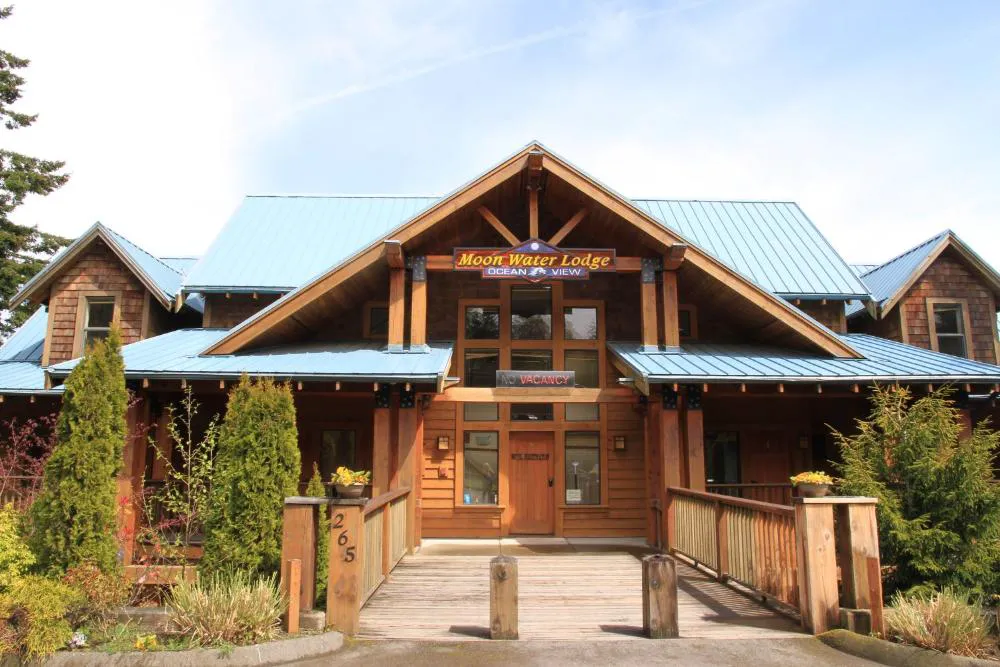 Moon Water Lodge hotel hero