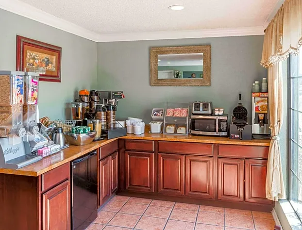 Super 8 by Wyndham Kinder LA hotel detail image 1