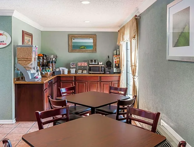 Super 8 by Wyndham Kinder LA hotel detail image 2