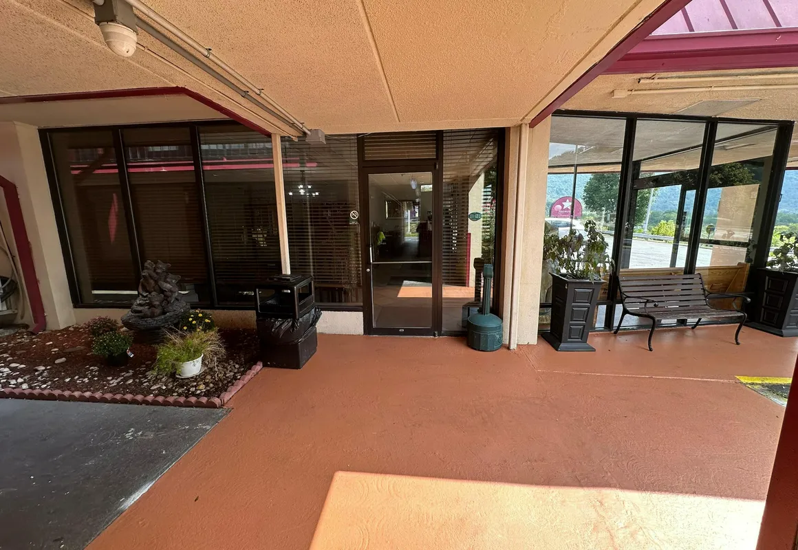 Hotel Red Rose by Townhouse Covington I-64 hotel hero