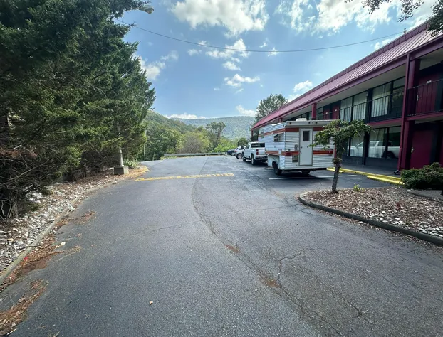 Hotel Red Rose by Townhouse Covington I-64 hotel detail image 4