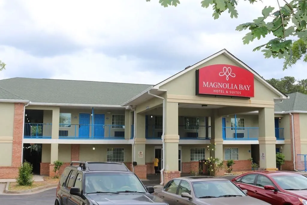 Magnolia Bay Hotel & Suites hotel hero