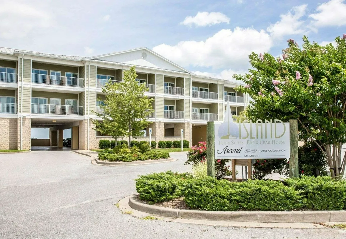 Island Inn & Suites, an Ascend Collection Hotel hotel hero