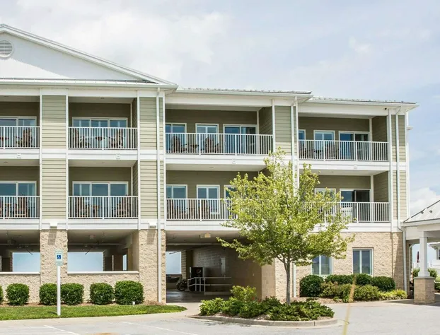 Island Inn & Suites, an Ascend Collection Hotel hotel detail image 2