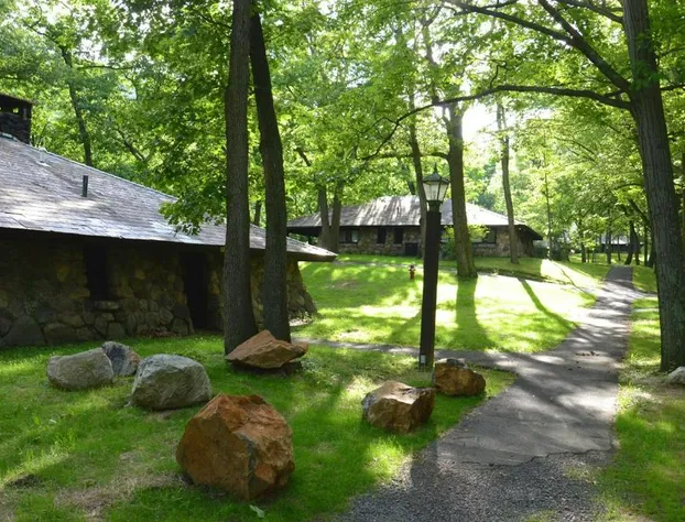 Overlook Lodge at Bear Mountain hotel detail image 2