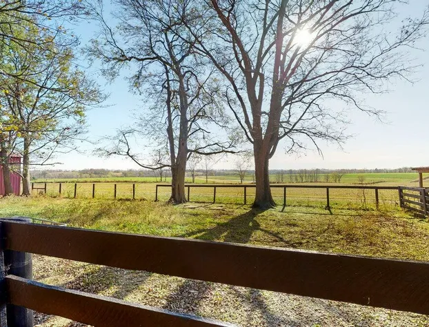 1851 Historic Maple Hill Manor B&B hotel detail image 4