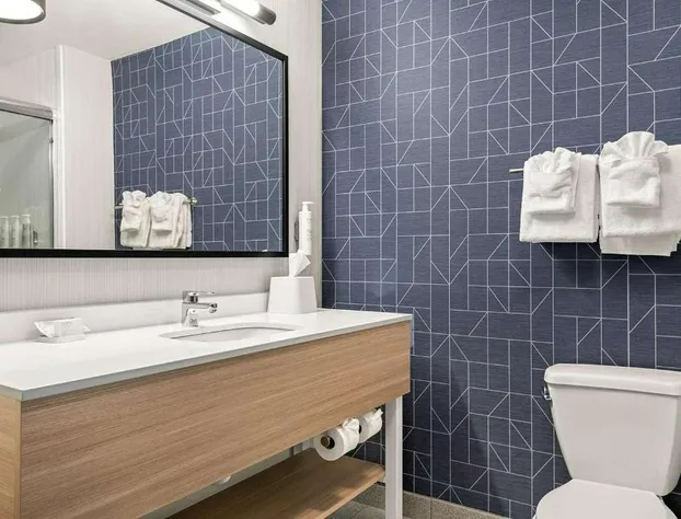 Spark by Hilton Glendive hotel detail image 3