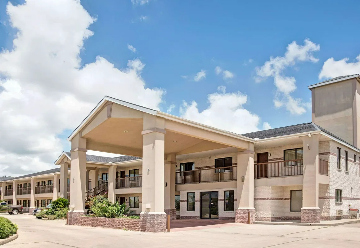 Days Inn by Wyndham El Campo TX hotel hero