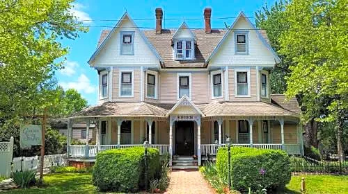 Garden and Sea Inn hotel hero