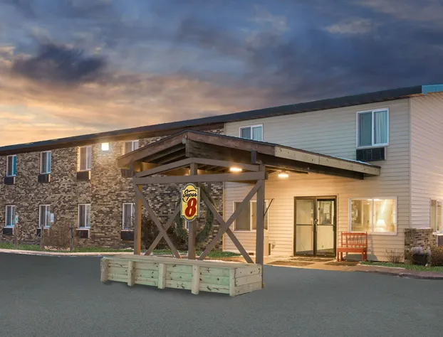 Super 8 by Wyndham Superior WI hotel detail image 1