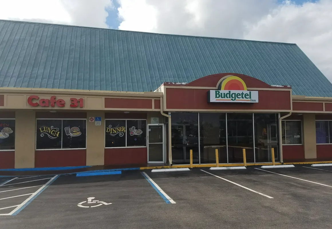 Budget Inn hotel hero