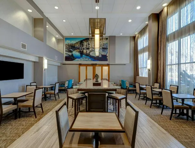 Hampton Inn & Suites Tulare hotel detail image 4
