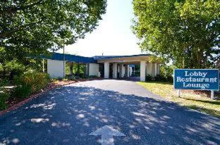 Best Western Crossroads Inn hotel hero