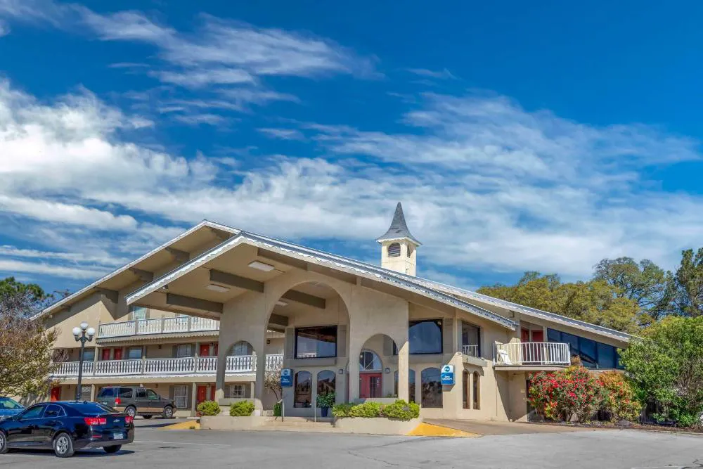 Best Western Sunday House Inn hotel hero