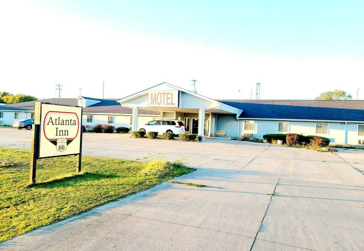 The Trail Inn - Atlanta Illinois - Route 66 I-55 hotel hero