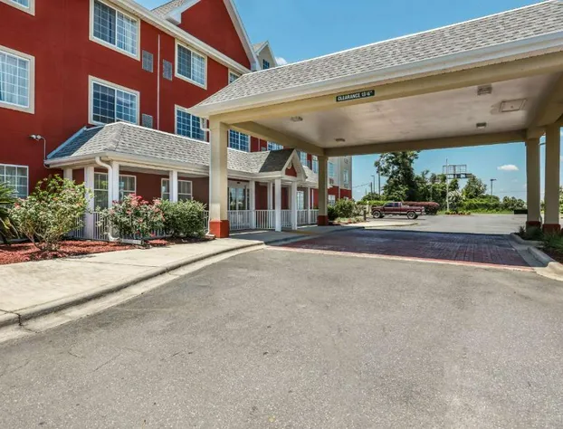 Econo Lodge Inn & Suites Marianna South hotel detail image 1