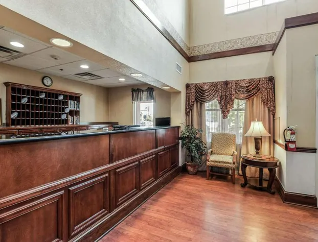 Econo Lodge Inn & Suites Marianna South hotel detail image 4