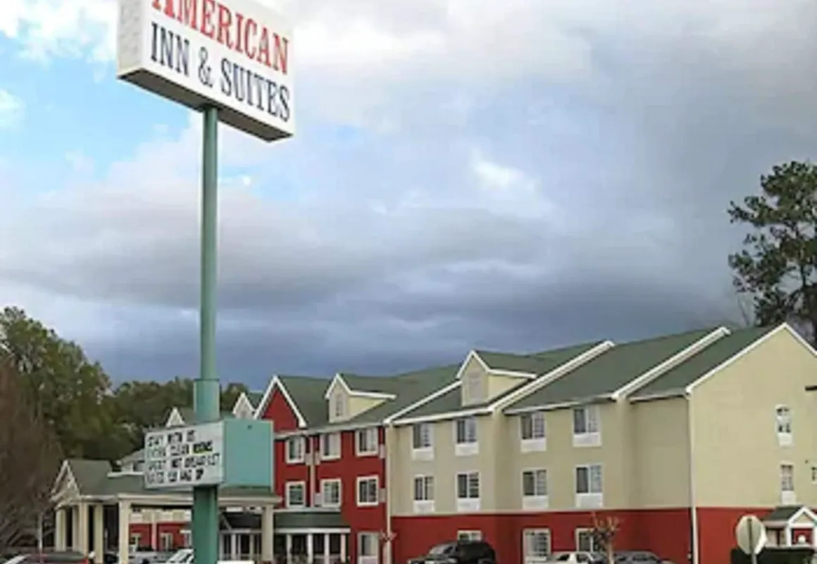 Econo Lodge Inn and Suites hotel hero