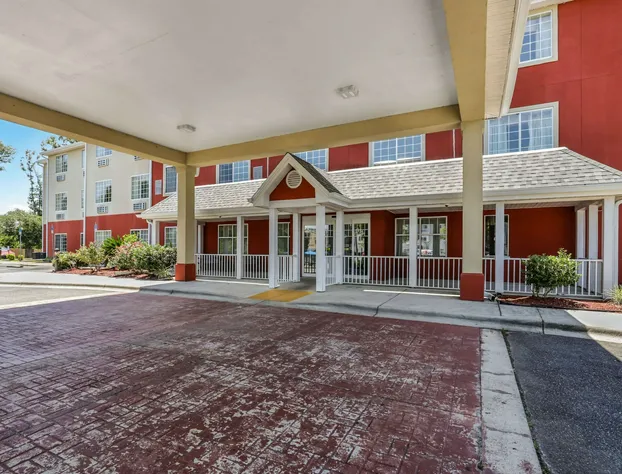 Econo Lodge Inn and Suites hotel detail image 1