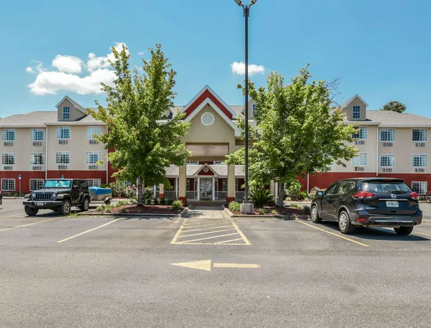 Econo Lodge Inn and Suites hotel detail image 4